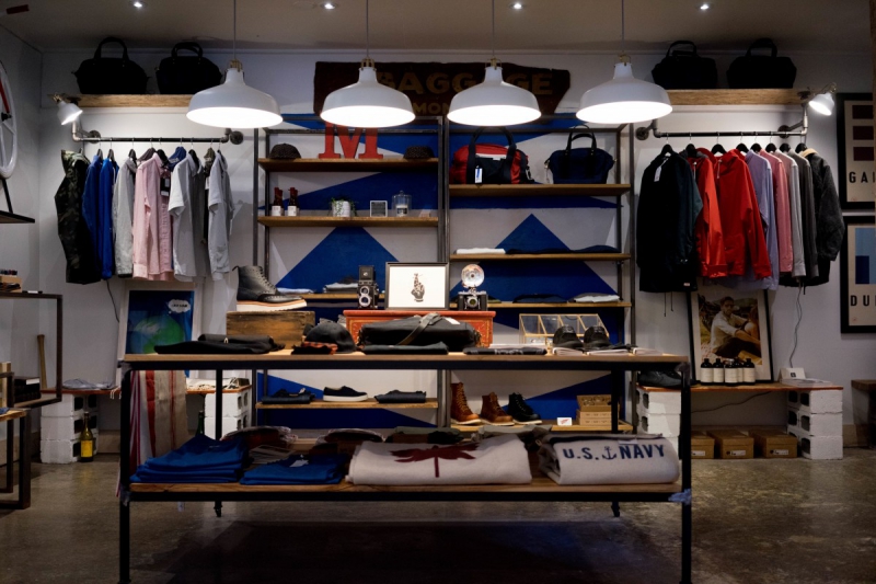 magasin-TOURNEFORT-min_store_shop_light_shelf_hanger-111226